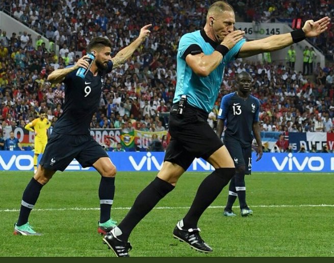 iam_mackangelo's tweet image. #TwitterVar just confirmed that this is the longest eyelashes it has ever seen