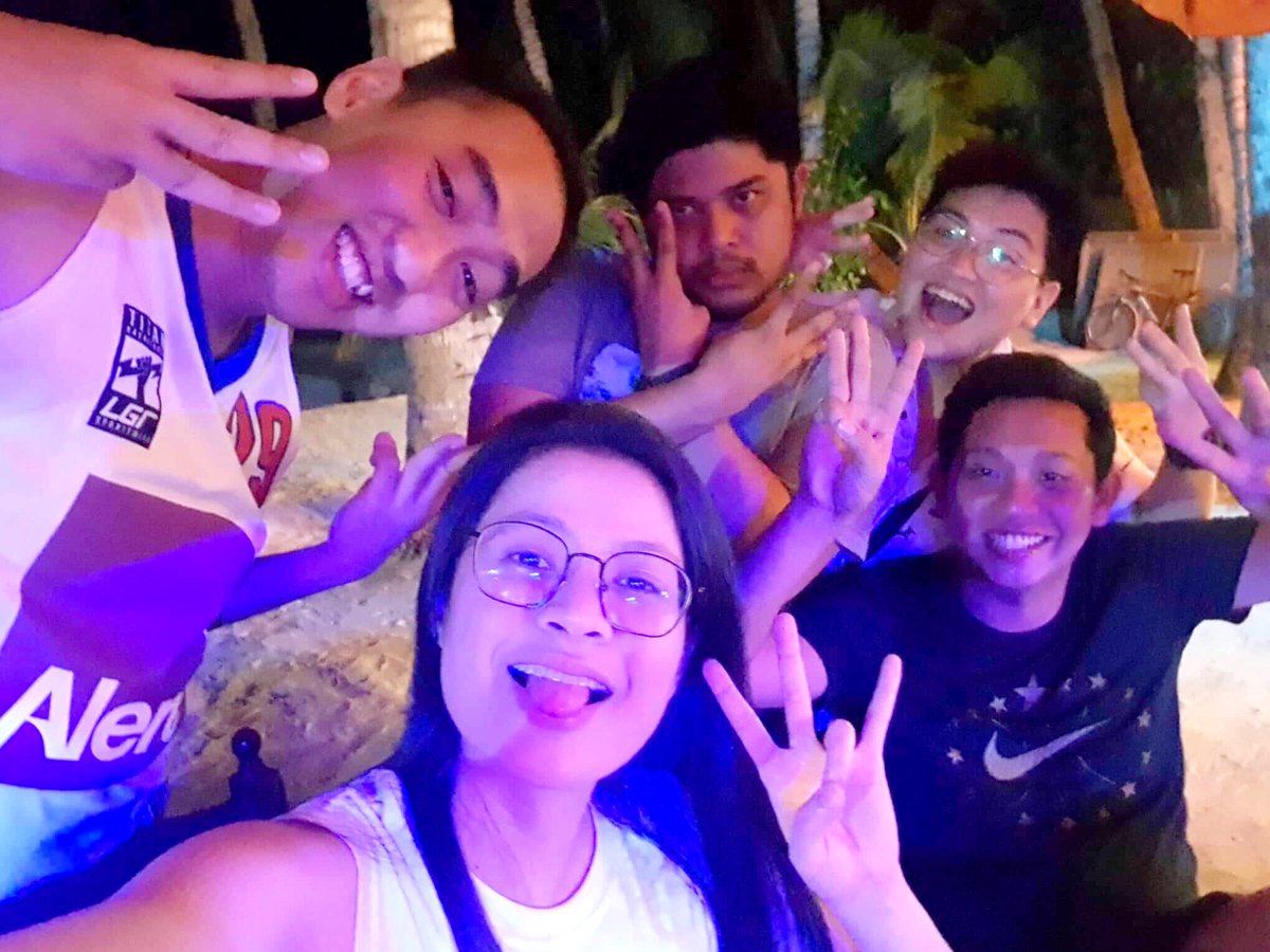 kerot03's tweet photo. 4 yrs na tayong #teamWalwal guys! More walwalans to come? 🍻 @pauladaella @aelochvz @XheezyPH @derickivan https://t.co/rxzgTzvg72