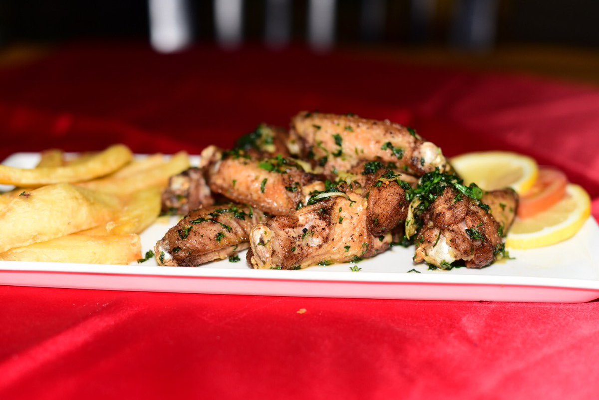BeirutRestaura4's tweet photo. #chickenwings 😋😋.. #nairobi #foodreportke #kenya #Cbd #Somali #Arab #Indian #foodstagram https://t.co/znfCmKq0R9