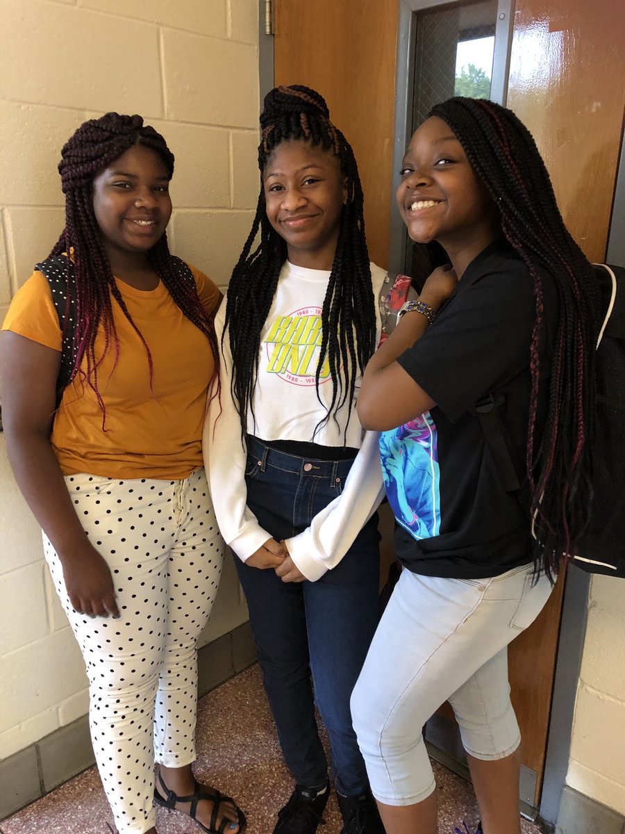 TheNew1stLadies's tweet photo. First week of school was amazing for many of our #FirstLadies Now let’s take it to the next level and have an awesome year of school! Excellence is our minimum standard! #first2lead https://t.co/gOqGdWSSXX
