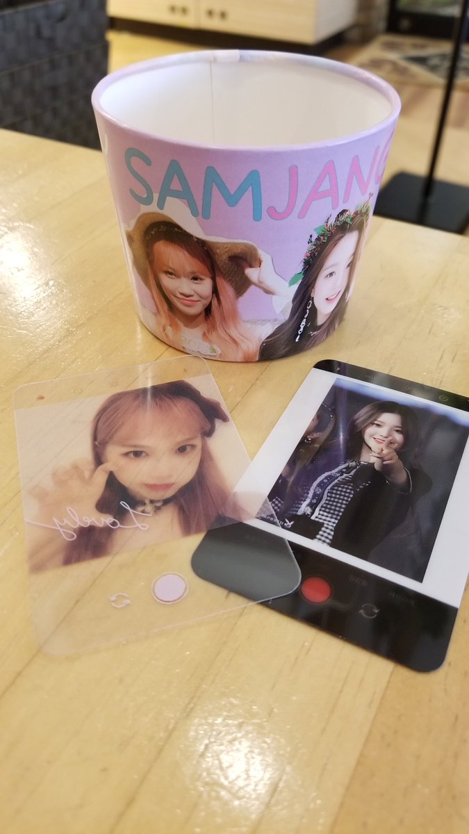 izone_jp_wizone's tweet photo. #カップホルダー いただきました🙇
透明フォトカードは6種!!!!
素敵なイベントありがとうございます。
#IZONE #チェウォン #ウォニョン #samjang #쌈장카페 @Caesarcafetokyo https://t.co/AcWjgMwbaS