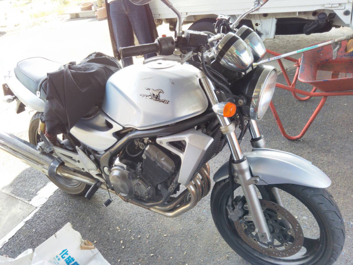 Nazhoo4's tweet photo. バイク、一見、無傷です。
処分、どうしよう？
バイク王？？
ジモティ？？ https://t.co/EiAJGd56gl