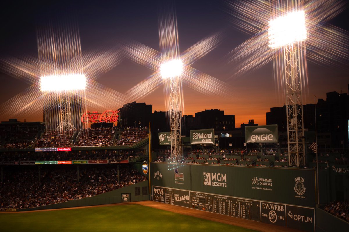 RedSox's tweet photo. All of the lights in here... https://t.co/HaiDJ1ENSh