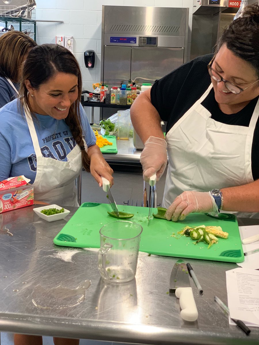 MistyNatskakula's tweet photo. Making a difference, one veggie at a time🥦🥕🥒🥬 #cookingwithlove #engagedeagles #teambuilding #FacultyCouncilRetreat @GroveElementary @gcschools https://t.co/WgDoTftXoO