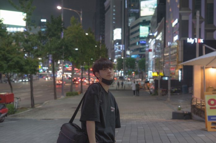 _peachxslate's tweet photo. หนึ่งปีแล้วหรอ เป็นรูปที่ชอบที่สุดของเนียลอง เพราะผลัดกันถ่าย รูปซองอูแดนถ่ายแน่ๆเพราะไปกัน 4 คน แต่ในรูปซองอู อูจินกับมินฮยอนเดินอยู่ข้างหลัง = เหลือแดน คิดถึงนะ ต่อให้ไม่ชิปก็คิดถึงจริงๆ https://t.co/XFNJS8H9as