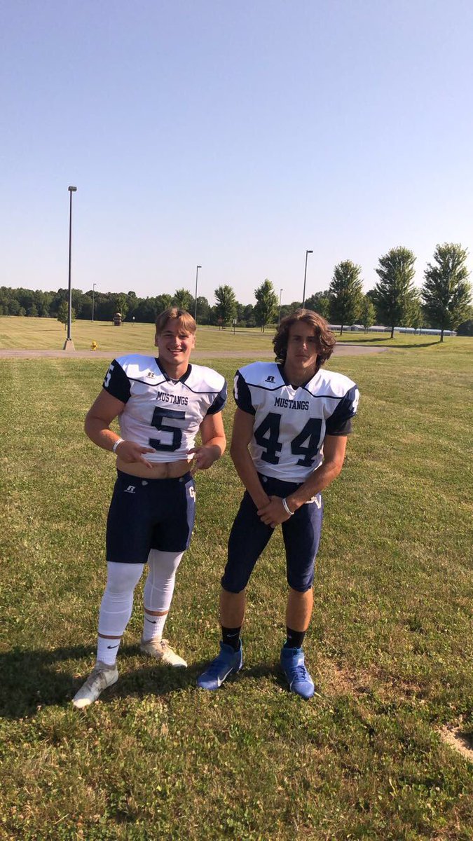hperry245's tweet photo. Brothers on and off the field🏈 https://t.co/JpVEqgdMhC