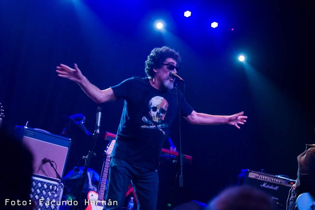 cvrockok's tweet photo. Ya están publicadas las fotos y una breve nota a Ricardo Tapia en nuestro Facebook y en la fanpage: 📸 29caminosfotografia 📸 
Mississippi inoxidables en el opera... https://t.co/ZzKEI1oDwe