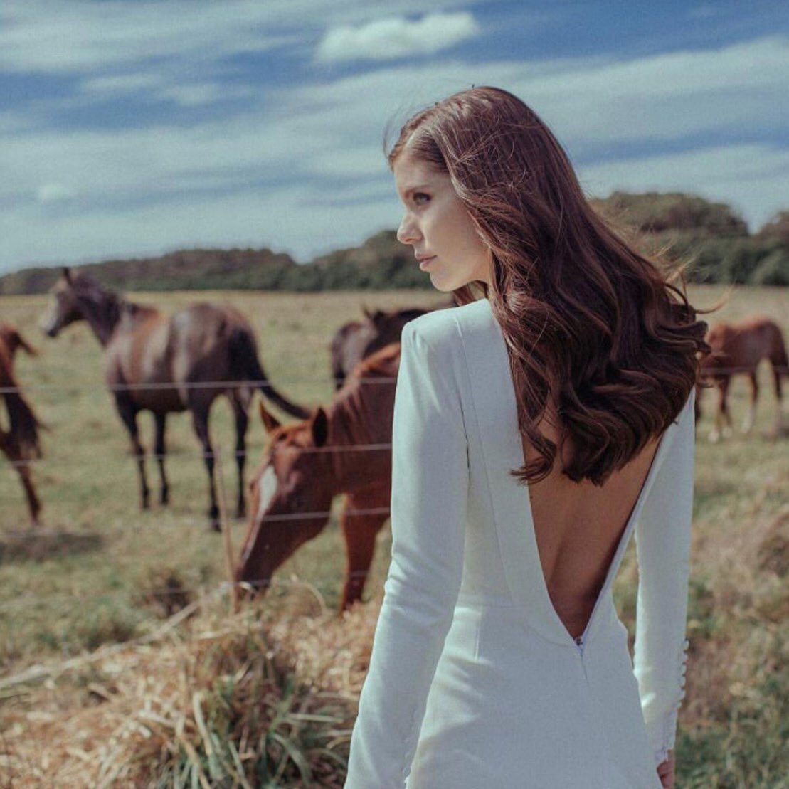 Ginnamag's tweet photo. Amamos las bodas reales! Esta bella novia es @lacamarero con vestido de María Gorof 😍 Podes ver las fotos en #Ginna15 ➤ https://t.co/ud5SQl35fS https://t.co/X2batWpABu