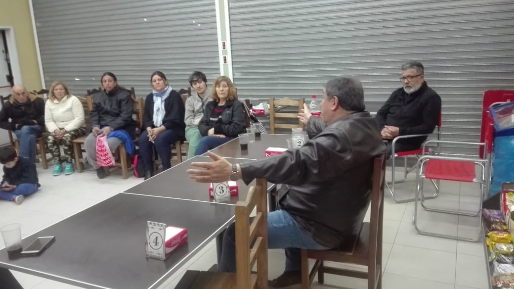BrownGente's tweet photo. Hoy el candidato con vecinos y obreros del parque industrial https://t.co/TQJkCaLcSg