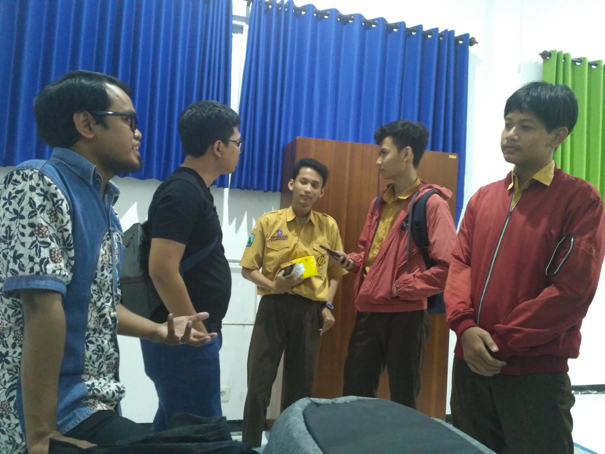 Watch the fun of first Roadshow <a href="/gnome_asia/">GNOME Asia</a> Summit 2019 at SMK Semen Gresik on last Friday! Where do you think we should go next time? comment below