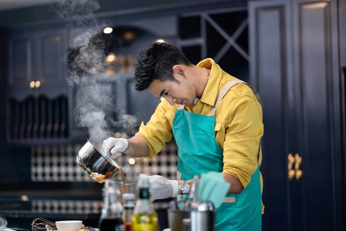 cookingtalk1's tweet photo. วันนี้ทางโรงเรียนสอนทำเบเกอรี่ COOKINTALK STUDIO
นำภาพบรรยากาศสนุกๆ ของกองละครเรื่อง "ลับลวงใจ จากทางช่อง 3" ยกขบวนกันมาถ่ายทำ "รายการ ตี 10" ที่โรงเรียนของเรา
จะสนุกสนานแค่ไหนตามไปดูภาพกันได้เล้ยย 😄✨
#ลับลวงใจ #ตี10 #ช่อง3 #เกรทวรินทร #มาสุ #เดียร์น่า #cookingtalkstudio https://t.co/w3KqCOaZoQ
