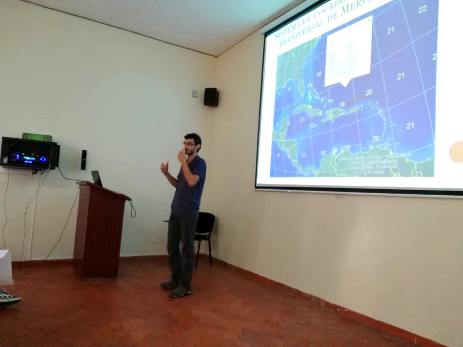 guakiambiente's tweet photo. Recientemente, el @JardinBotanicRD y Guakía Ambiente impartieron conjuntamente un curso de Sistemas de Información Geográfica (SIG) para la conservación de los recursos naturales. El curso fue facilitado por la Dra. Michela Izzo y el Ing. Mario Vera. 
https://t.co/hyjB0gSCOa https://t.co/JASGv3pSzj