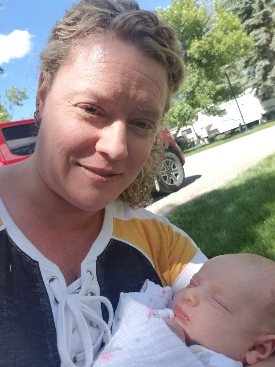 Gettin' some snuggles! <a href="/TWEHowl/">Tom Wilson Elementary</a>  #twesummerfun