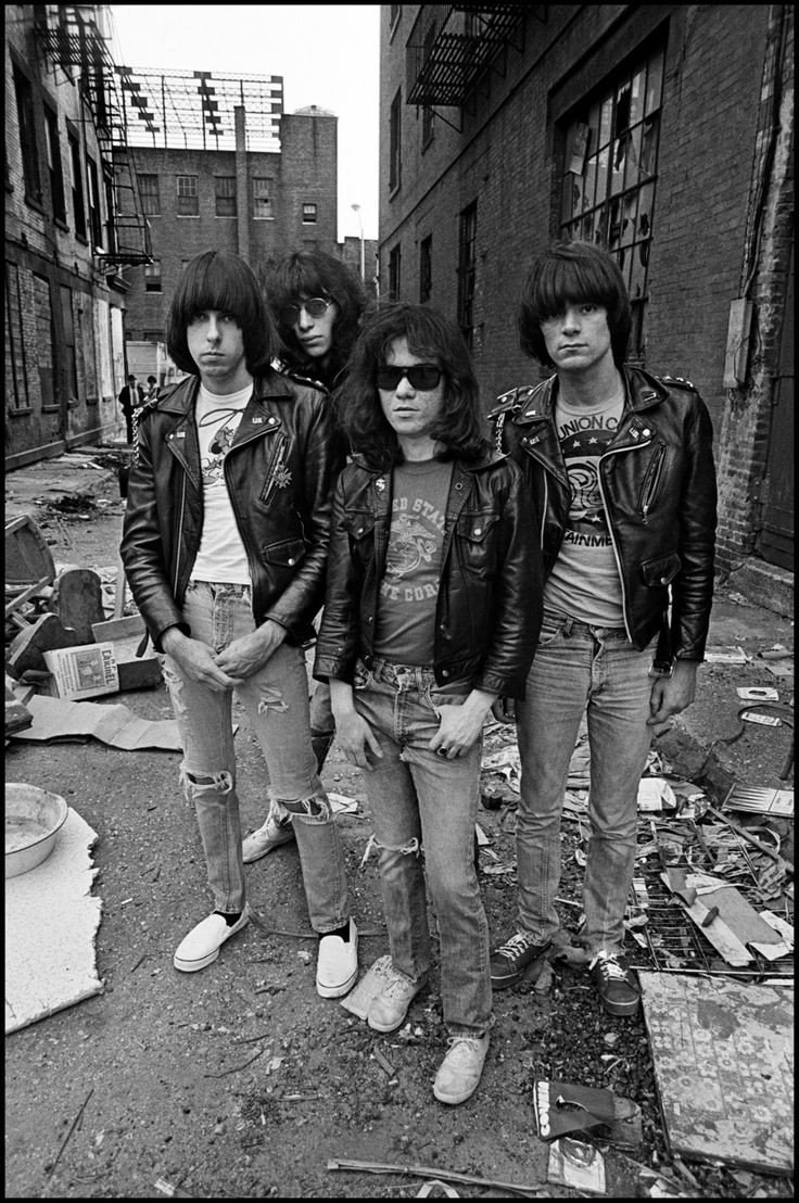 zzzkpdzzz's tweet photo. The Ramones - NME Cover 1977, by Chalkie Davies
#punk #punks #punkrock #punksnotdead #oldschoolpunk #punklegends #ramones #gabbagabbahey #heyholetsgo #history #punkhistory #historyofpunk https://t.co/ns3gd0fwYb