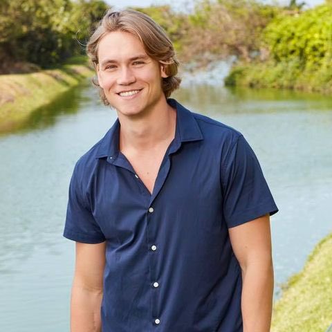 KaylaDeLuca1's tweet photo. Where’s the difference? I see none #BachelorinParadise https://t.co/g7xComnMNM
