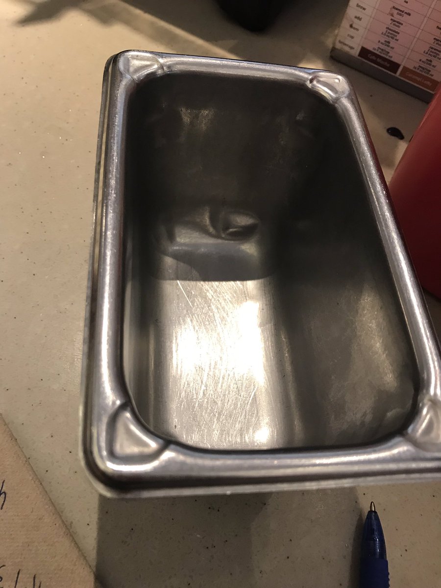 Bulbaspore1's tweet photo. Tired of selfish turds expecting me to portion them pb and j on barista and not making any. They’re in for a surprise when they find my note at the bottom of the empty ass pan @PaneraBProbs @problems_panera https://t.co/zJkQGNIMbx