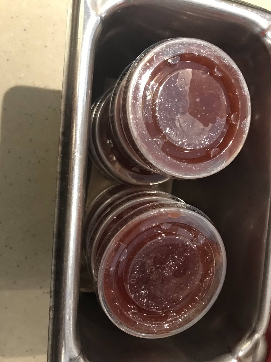 Bulbaspore1's tweet photo. Tired of selfish turds expecting me to portion them pb and j on barista and not making any. They’re in for a surprise when they find my note at the bottom of the empty ass pan @PaneraBProbs @problems_panera https://t.co/zJkQGNIMbx