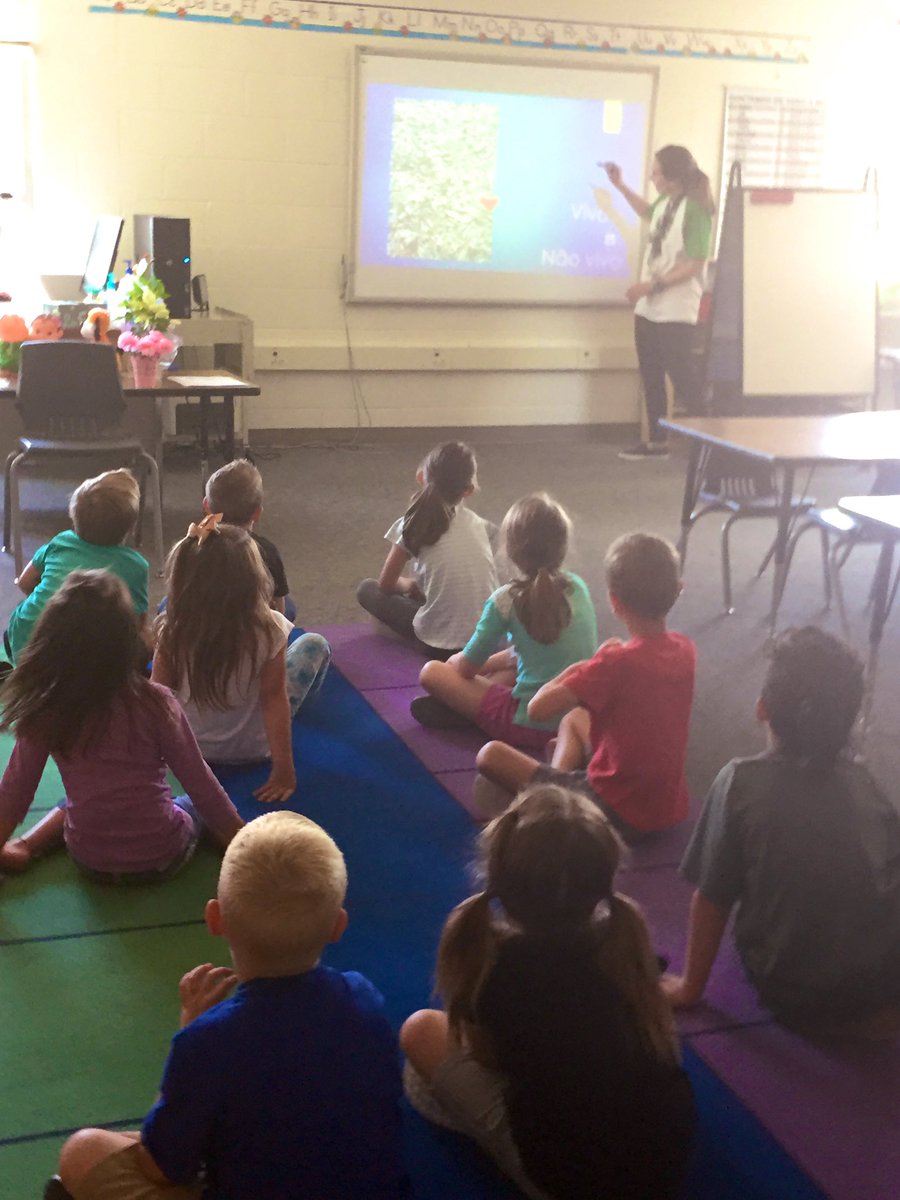 NeeRayNee's tweet photo. Today I was able to visit our @STARTALK_NFLC schools who are holding a week long class. @SterlingSoars & @RoseSpringsElem Schools have classes in Portuguese and Overlake has classes in Russian. #teamtcsd #curriculumdirector https://t.co/b8QAFQHaJ2
