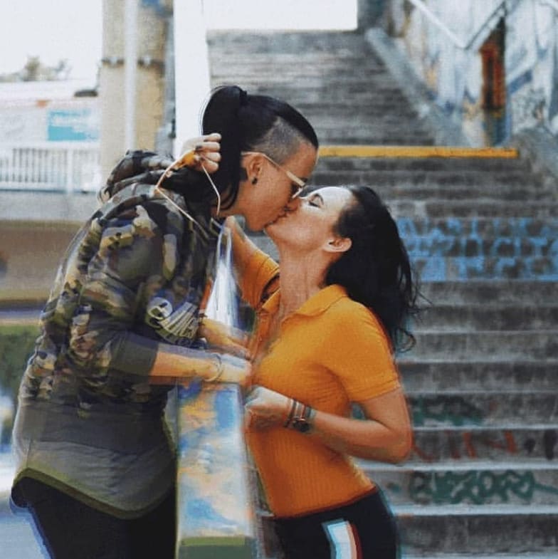 apps_bi's tweet photo. Date a bisexual girl now.
https://t.co/hVJTuuGnUR

.
.
#lesbian #bisexual #pride #lgbt #girlswhokissgirls #girlswholikegirls #loveislove #loveislove🌈 https://t.co/p8iDe23wM6
