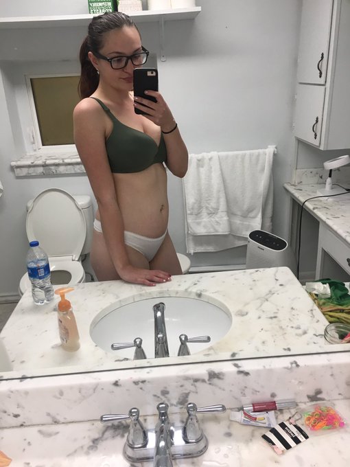 I think this pic is cute . Check out my pornhub to see more detailed pics 😉 https://t.co/7eHUcIwKVy