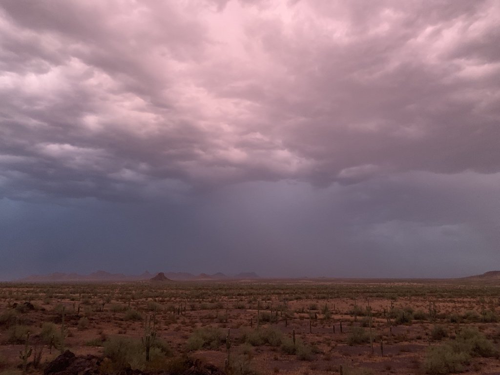 MikeOlbinski's tweet photo. Amazing view here but no bolts. Over there though argh. #stormchaserproblems https://t.co/UOJyboQrM7