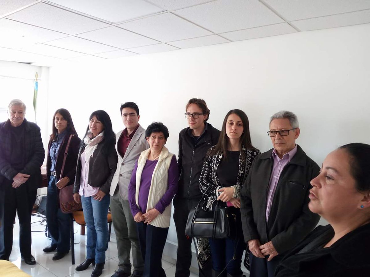 VeeduriaR's tweet photo. EXCELENTE GRUPO DE PROFESIONALES Y DE SERES HUMANOS https://t.co/0KxWFXVP8T