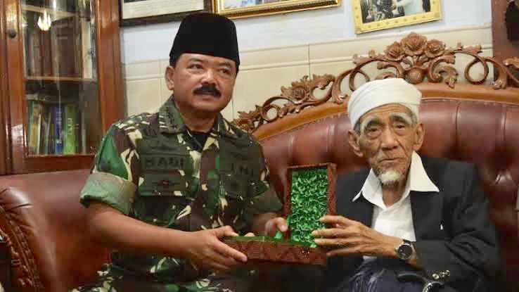 TjahjantoHadi's tweet photo. Innalillahi wainna ilaihi raajiuun.

Saya sekeluarga berduka cita mendalam atas meninggalnya K.H. Maimun Zubair, pemimpin Pondok Pesantren Al Anwar Sarang, Rembang di Makkah.

Allahummaghfirlahu warhamhu waafihi wa'fuanhu. Allahumma laa tahrimna ajrohu wala taftinna ba'dahu. https://t.co/cOPNlAdd42
