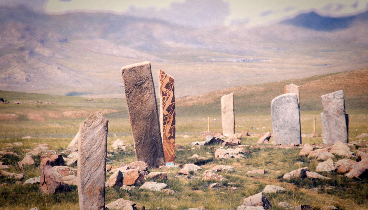 Sprint0Studio's tweet photo. Bræ nobility have always been buried in a sacred field, each with a warning not to disturb the dead - or else.
#MarchMondays #Lore https://t.co/wj7ldX5S5j