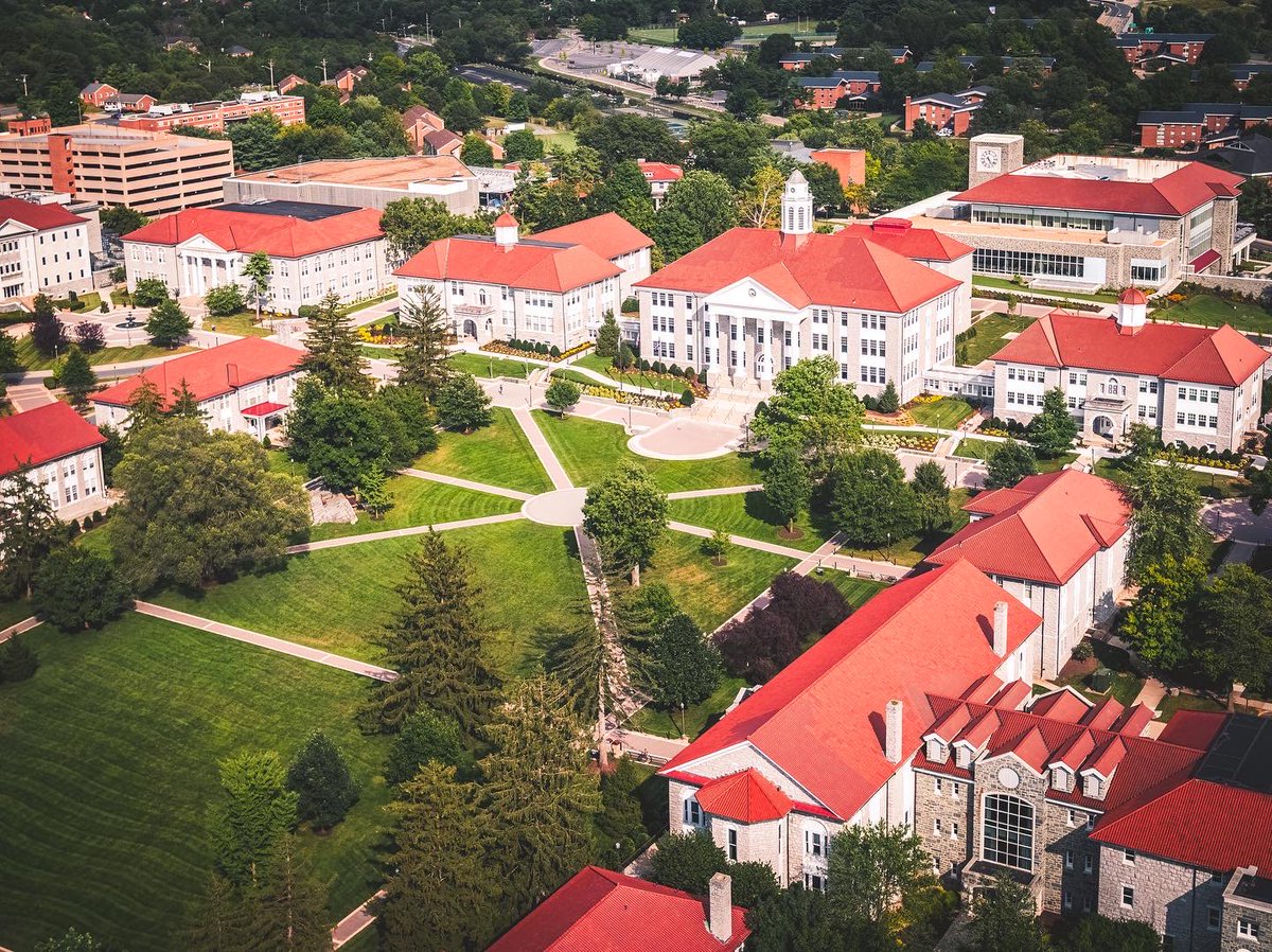 getcreativedog's tweet photo. For all of you #dukes that are headed to school in a few weeks, your campus awaits (and she’s beautiful) - #JMU #goDukes

@VisitVirginia @JMU https://t.co/ma0RVOBiri