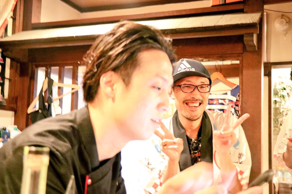 tatsu_tatsu_n's tweet photo. 【漢塾イベント】
週間マガリの１日店長、
見事大盛況でした！

４時間で３０人のお客様に来ていただき、
たくさんの方との出会いを感じた時間となりました🎵

イベント売り上げも
有り難いことに
なんと『28,500円』❗❗

漢塾メンバーの心意気で
『全額をパラフェスに寄付』
させて頂きます🙏 https://t.co/pEiyVVQcUk