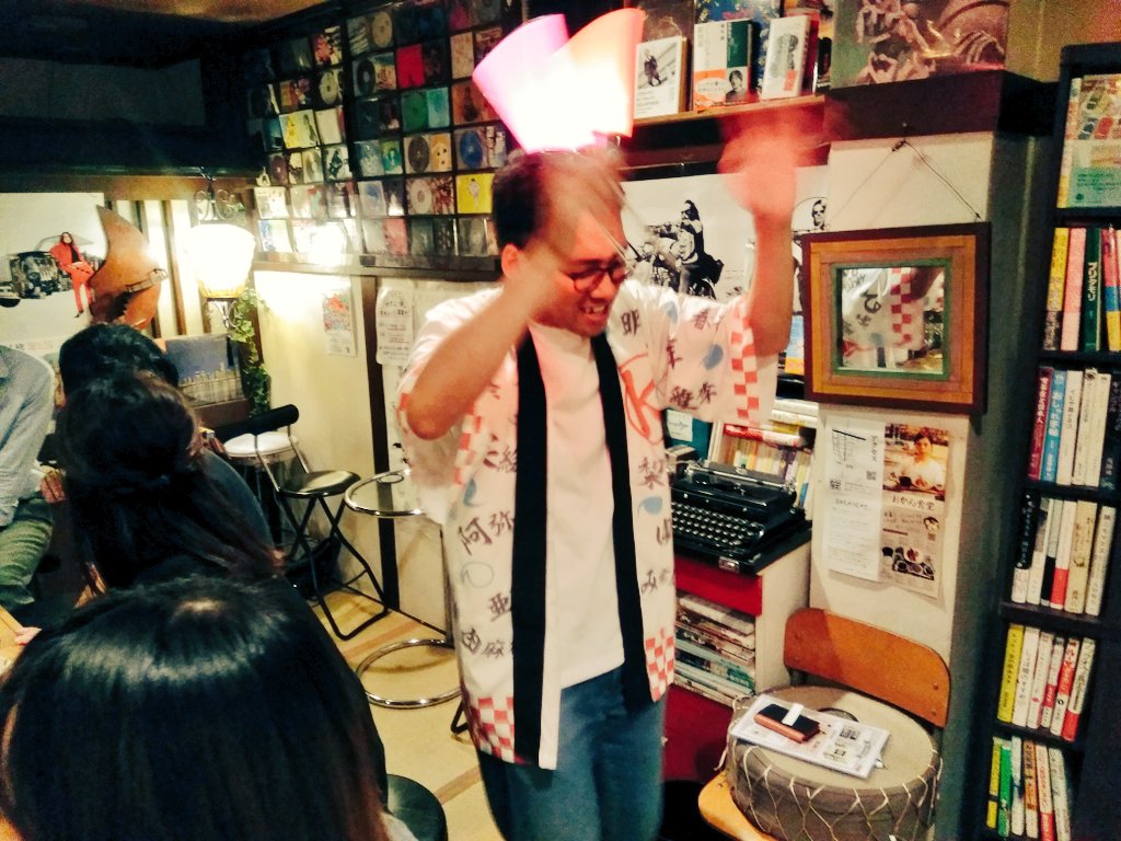 tatsu_tatsu_n's tweet photo. 【漢塾イベント】
週間マガリの１日店長、
見事大盛況でした！

４時間で３０人のお客様に来ていただき、
たくさんの方との出会いを感じた時間となりました🎵

イベント売り上げも
有り難いことに
なんと『28,500円』❗❗

漢塾メンバーの心意気で
『全額をパラフェスに寄付』
させて頂きます🙏 https://t.co/pEiyVVQcUk