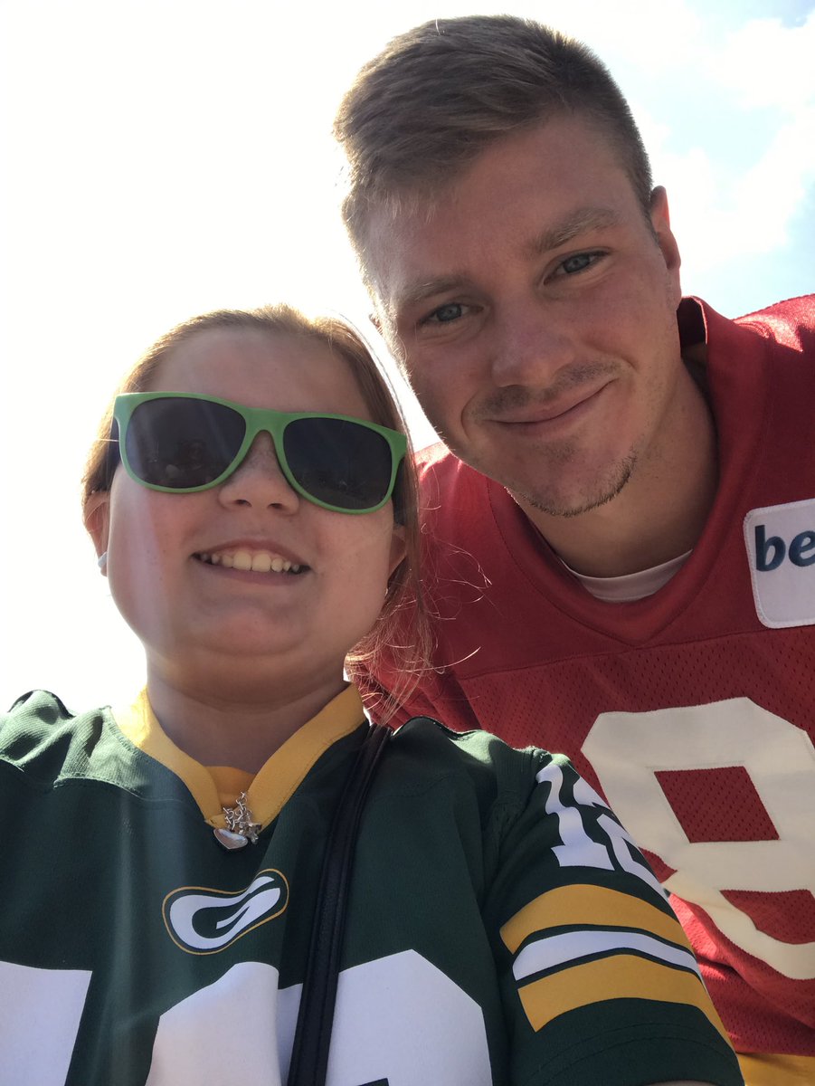 zachery0809's tweet photo. @timboyle_7  thank you for making my little girls day last week at camp... this is our annual vacation. #PackersCamp https://t.co/qpFfVGBlBd