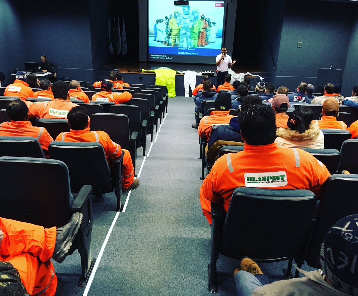 FRosalvo's tweet photo. @petrobras Parabens pela SIPAT e compromisso com a vidas ! #tychem #dupont @DuPontPPE Brazil 🇧🇷 https://t.co/3kcgCXYmVO