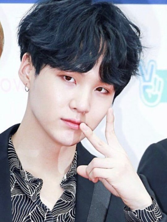 korrwann's tweet photo. Yoongi is double jointed. I REPEAT YOONGI IS DOUBLE JOINTED AND IT IS ADORABLE I CANNOT-
#BTS #btsfact #suga #agustd #yoongi #minyoongi #yoongifact @BTS_twt @bts_bighit https://t.co/75keNLaiE9
