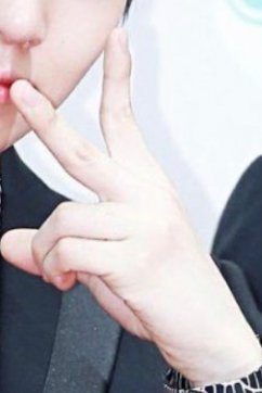 korrwann's tweet photo. Yoongi is double jointed. I REPEAT YOONGI IS DOUBLE JOINTED AND IT IS ADORABLE I CANNOT-
#BTS #btsfact #suga #agustd #yoongi #minyoongi #yoongifact @BTS_twt @bts_bighit https://t.co/75keNLaiE9