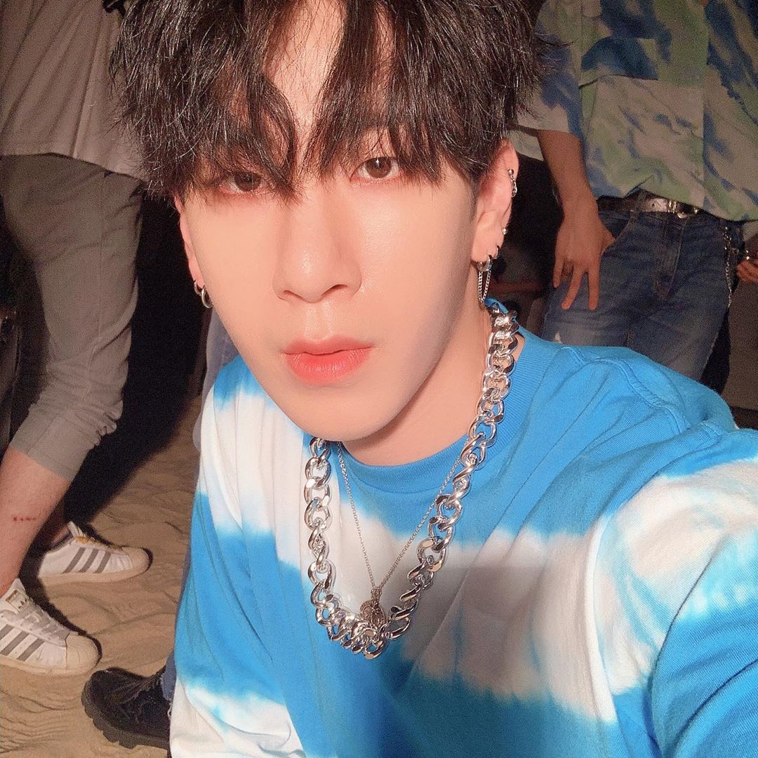 ColombiaNoir's tweet photo. [TRANS] 190805
Noche caliente de Busan🔥
Nuestro Lumière muchas gracias por llegar lejos
Nos fuimos a casa a salvo a estas horas de la noche, así que vamos a dormir refrescantemente
Quemamos el fin de semana🔥🔥
#느와르 #NOIR #EnergeticIdol #GodlyIdol #신승훈 #Busan #WeekendDone https://t.co/8vmM2ic75o