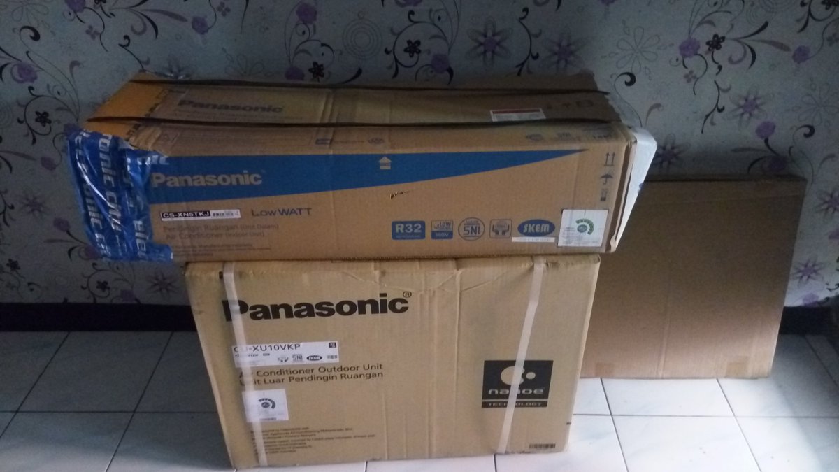ajadech_eno's tweet photo. @electronic_city @electronic_city  beli AC di Electronik city mall Revo barang yg dikirim kaya barang second,kondisi kardus gak sesuai barang &amp;jelek banget,ditambah outdoornya beda type. Seperti membohongi customer gak bilang kl ini barang display,saya gak terima kl seperti ini https://t.co/bNuevh7AB5