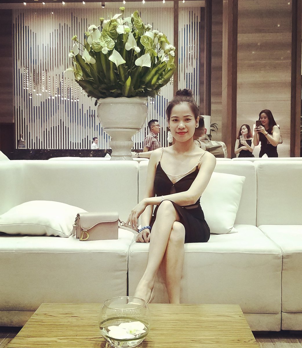 sally_phuong's tweet photo. ♡♡♡ Thanh xuân của tớ 💙 Samsung ♡♡♡
#phuongsally
#vietnam
#flcsamson
#samsung https://t.co/L95sWvERQ1