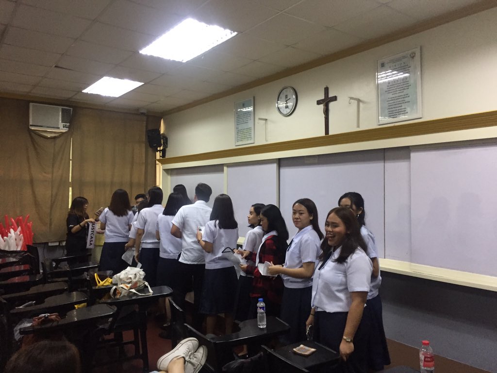 ustcasaofficial's tweet photo. THE FRESHIE WEEK IS ON A ROLL! π€π»β€οΈ
The CASA Freshies are now claiming their freebies and banners in preparation for the Thomasian Welcome Walk 2019.
#CASAFreshmenRock
#GrowLouderWithCASA https://t.co/gZDLhahqE8