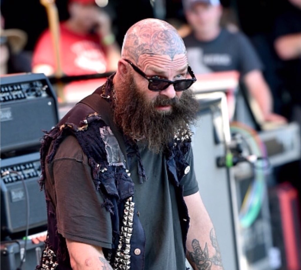 桃 サマソニにランシドやダムド来るんだって話をしてて イケメンで大好きだったティムアームストロングをググったらパンクスからメタルおじさんになっていた Rancid T Co Cbaiquu6bq Twitter