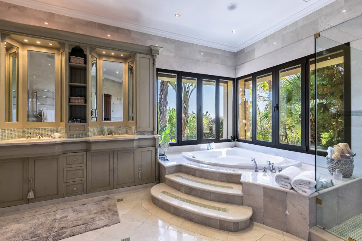 Villa Vega del Colorado means relax and comfort. 5 rooms, 5 bathrooms, private pool, gym and amazing views 🏞. Check in our website for more details primeoneestates.com/?utm_source=tw…