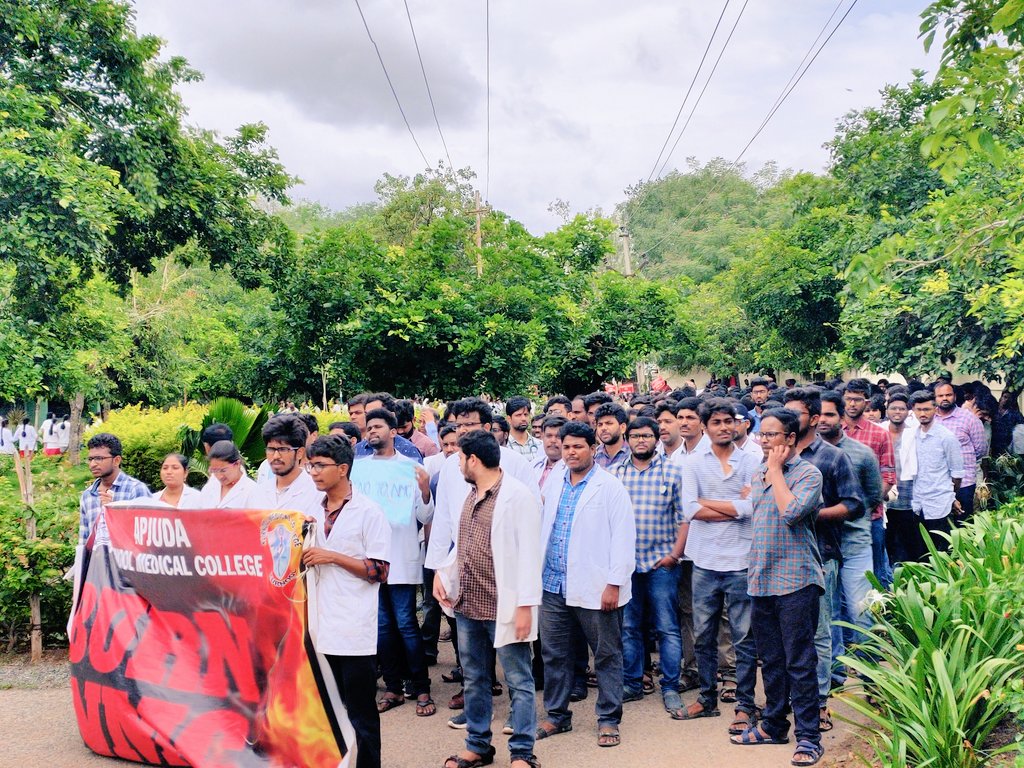 APJUDAKMC1's tweet photo. Day 5 of elective duties withdrawal 
Day 4 of emergency duties withdrawal .. 
This is much against our inclinations and empathies
This is high time now .. 
#SayNoToNmcbill @narendramodi https://t.co/GV4f0Q7rpl