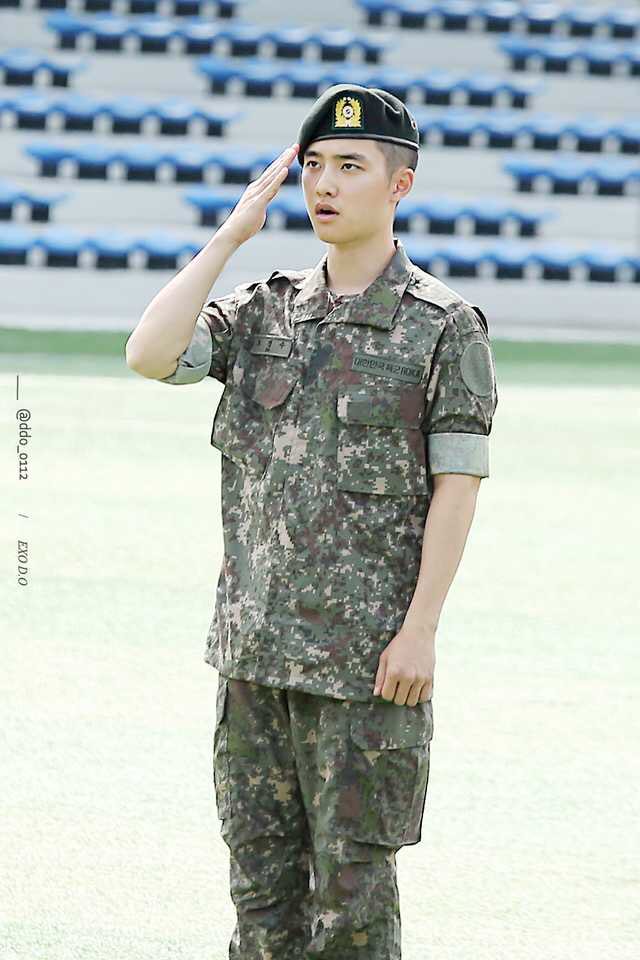 ddo_0112's tweet photo. 190806 

왕자가 지켜주는 나라에 다 살아보고 
이번 생 넘나 넘나인것 🥺
 
@weareoneEXO 
#EXO #DO #DOHKYUNGSOO #디오 #도경수 #경수 #괜찮아도_괜찮아 
#도경수_신병수료를_명받았습니다
#SalutePrivateDoh https://t.co/LpkN6z5jwk