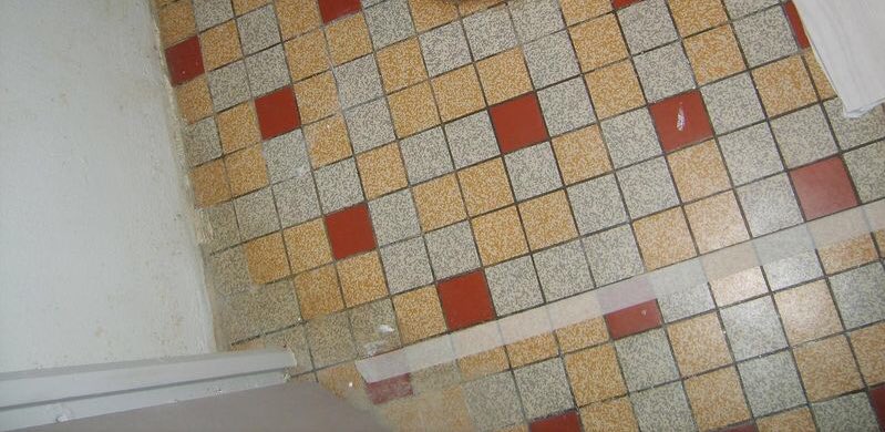 AD_grd's tweet photo. Ces carrelages sont mythiques, on a tous déjà marché au moins  une fois dessus. https://t.co/P1PERt04yA