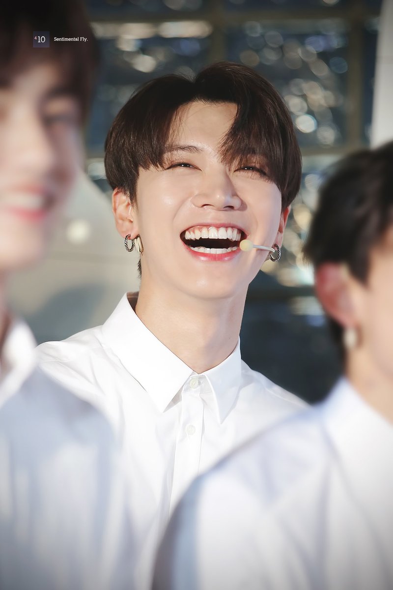 tenleemom_1001's tweet photo. @TENzenter @WayV_official @SMTOWNGLOBAL ต่อจากนี้ไม่ว่าเตนล์จะทำอะไรอยู่ที่ไหน เราพร้อมอยู่เคียงข้างเสมอ เตนล์เป็นชีวิตเราจริงๆ เราเคยล้ม ท้อหมดกำลังใจ เตนล์เป็นคนดึงเราขึ้นมา ทำให้เราเป็นเราได้ในวันนี้ อยากขอบคุณเตนล์ที่ทำให้รู้สึกว่าเราไม่ได้สู้อยู่คนเดียว
#TENChittapon #200DaysWithWayV #WayV200Days https://t.co/xlL7Ev3mkD