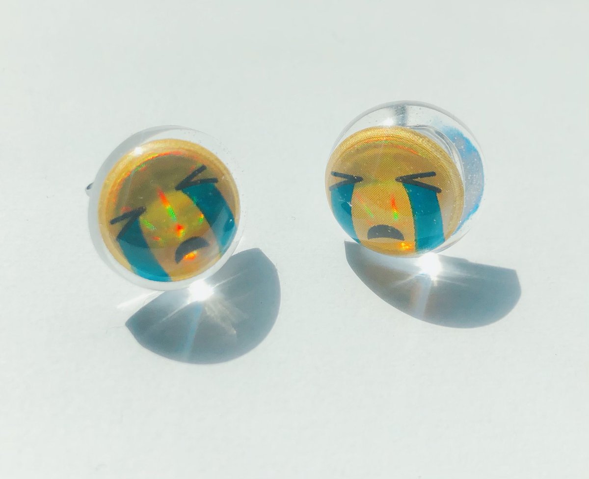 Robles_designs's tweet photo. #Roblesdesigns #resin #handmade #resincrafts #jewelry #earrings #resinjewelry #colorful #purple #resinart #resinearrings #epoxyresin #epoxyresinart #gummybear #emoji #icecream https://t.co/yyVy3vZUqM