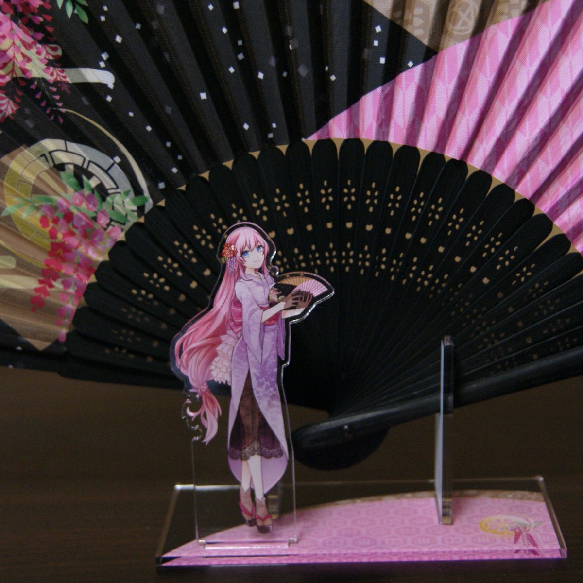 巡音ルカ　扇子セット 新商品：モチーフ扇子】 ルカさんは藤、MEIKO姉さんは椿、KAITO兄さん