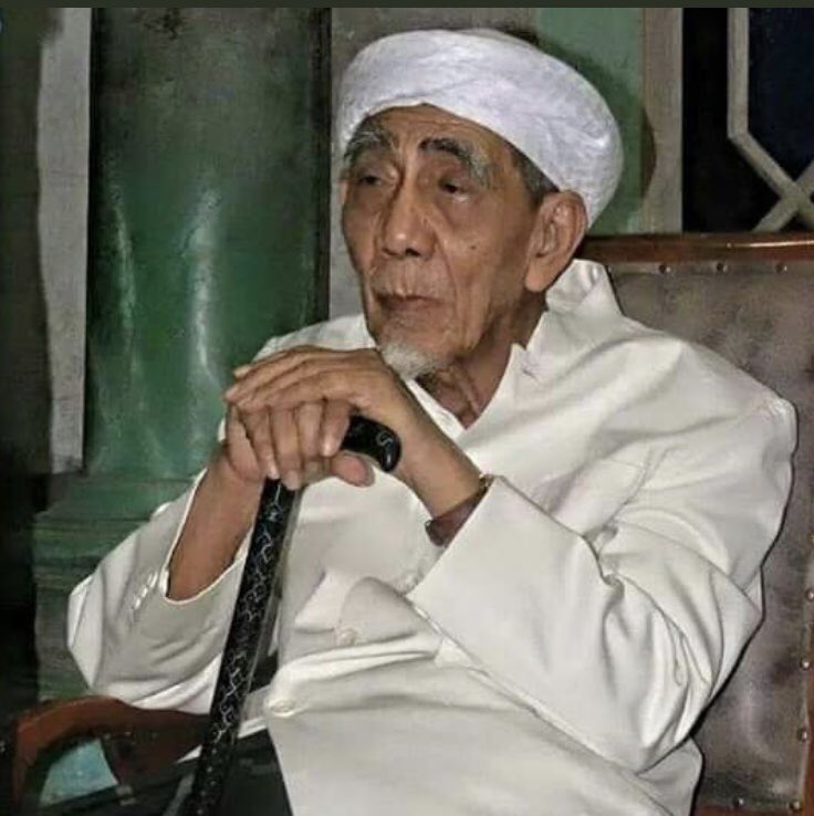 Mbah Moen, maafkan karena saya sedikit banyak masih bersedih atas wafatmu. Harusnya saya 100 % bangga krn cara wafatmu sangat asyik dan bikin iri. Baiklah Mbah Moen, sugeng tindak. Mugi kepanggih ing dinten mangke .. #utangRasa