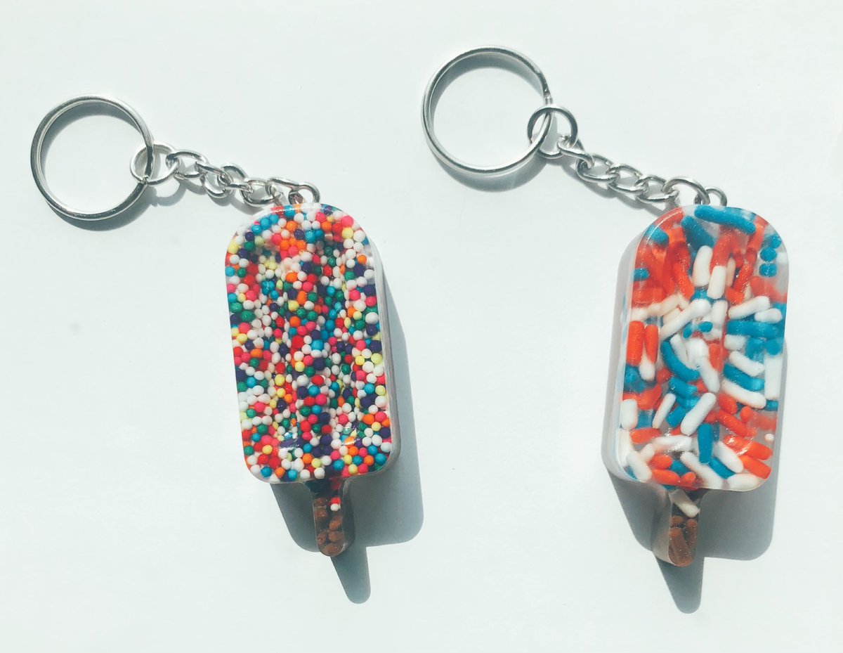Robles_designs's tweet photo. #Roblesdesigns #resin #handmade #resincrafts #jewelry #earrings #resinjewelry #colorful #resinart #keychains #epoxyresin #icecream #epoxyresinart #sprinkles https://t.co/zX9sE1Xefz