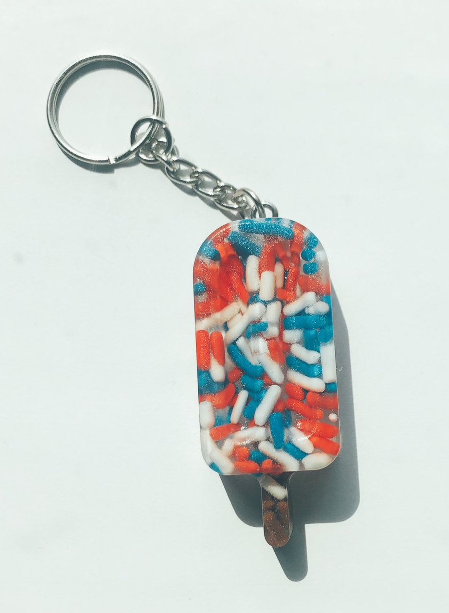 Robles_designs's tweet photo. #Roblesdesigns #resin #handmade #resincrafts #jewelry #earrings #resinjewelry #colorful #resinart #keychains #epoxyresin #icecream #epoxyresinart #sprinkles https://t.co/zX9sE1Xefz